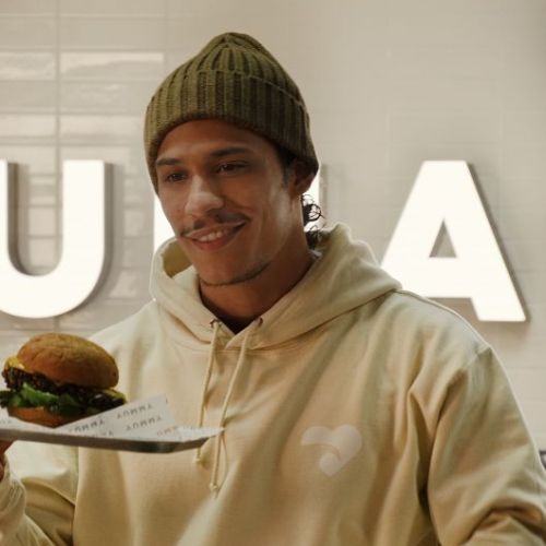 Offer Le rappeur Hatik nous présente le burger qu’il a créé pour Umami.
